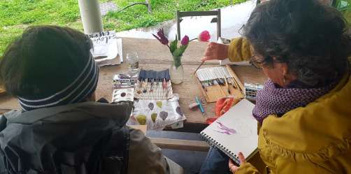 Les animations pour les grands! Céline et Annie lors d'un cours d'aquarelle